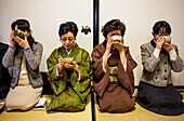 Teezeremonie, in Cyu-o-kouminkan, Morioka, Präfektur Iwate, Japan
