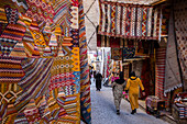 Teppichgeschäft in der Straße Talaa Kebira, Medina, Fez. Marokko