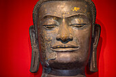 Buddhakopf im Chao-Sam-Phraya-Nationalmuseum, Ayuthaya, Thailand