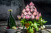 Offering, Wat Si Chum, in Sukhothai historical park, Sukhothai, Thailand