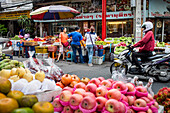 Fruit market, flea market, at Mangkon Rd, Chinatown, Bangkok, Thailand