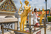 Tourist, am Smaragd-Buddha-Tempel Wat Phra Kaeo, Grand Palace, Bangkok, Thailand