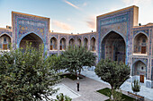 Innenhof der Ulugbek-Medressa, Registan, Samarkand, Usbekistan