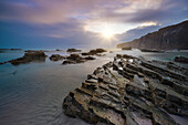 Playa de Las Catedrales bei Sonnenaufgang, Ribadeo, Galicien, Spanien, Iberische Halbinsel, Westeuropa