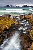 Rorvikstranda Strand an einem stimmungsvollen Tag, Kabelvag, Vagan, Austagoy, Nordland, Lofoten, Norwegen, Nordeuropa