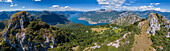 Luftaufnahme des Rifugio Sev, das den Comer See (Zweig Lecco) dominiert und unterhalb der Corni di Canzo Berge liegt. Valbrona, Bezirk Como, Lombardei, Italien, Europa