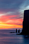 Europe, Denmark, Faroe Islands, Eysturoy, Risin Og Kellingin: midnight sun over Risin Og Kellingin