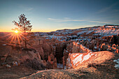 USA, Utah, Bryce Canyon National Park: sunrise over the pillars