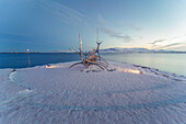 Europa, Island, Reykjavik: der Sonnenwagen in der Morgendämmerung