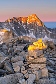 Sonnenaufgang vom Berg Veneroccolo im Adamello Naturpark, Provinz Brescia in der Lombardei, Italien, Europa.