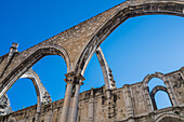 Carmo Convento (Convento da Ordem do Carmo), ein ehemaliges katholisches Kloster, das 1755 zerstört wurde und das Archäologische Museum Carmo (MAC) beherbergt, Lissabon, Portugal