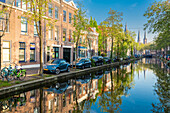 Kanal und Maria Van Jesse Kerk (Kirche) in Delft, Südholland (Zuid-Holland), Niederlande