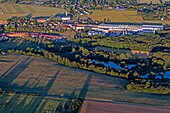 Das Risle-Tal mit den Fabriken von Framatome und Eurofoil, Hüttenwerke, Rugles, Eure, Normandie, Frankreich