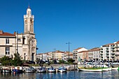 Chamber of commerce and traditional boats on the canal royal, sete, herault, occitanie, france