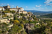 Dorf gordes auf dem hügel, schönstes dorf frankreichs, regionaler naturpark des luberon, vaucluse (84), frankreich