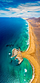 Luftaufnahme der Felseninsel El Islote entlang der Wüste Cofete Beach, Halbinsel Jandia, Fuerteventura, Kanarische Inseln, Spanien