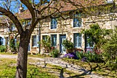 Flowery house, flavigny sur ozerain, (21) cote-d'or, burgundy, france