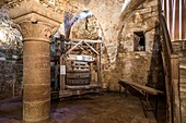 Die Weinpresse von asquins im Gewölbesaal des Bürgermeisteramtes von vezelay, (89) yonne, bourgundy, frankreich