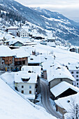 Das Dorf Fraviano in der Wintersaison. Europa, Italien, Trentino Südtirol, Sonnental, Gemeinde Vermiglio, Provinz Trient