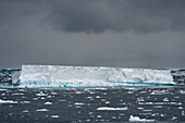 Tafeleisberg, Larsen C-Schelfeis, Weddellmeer, Antarktis.