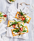 Goat's cheese tarts with green asparagus, garlic and tomatoes