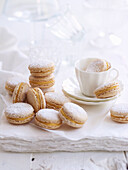 Cinnamon eggnog french macaroons