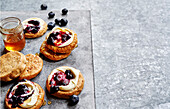 Crumpets with mascarpone and blueberries