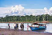 Bootsfahrt auf der Affeninsel (Isla de los Monos), Tambopata-Nationalreservat, Amazonas-Dschungel von Peru