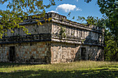 Akab Dzib ist vermutlich eine ehemalige königliche Residenz in den Ruinen der großen Maya-Stadt Chichen Itza, Yucatan, Mexiko. Die prähispanische Stadt Chichen-Itza gehört zum UNESCO-Weltkulturerbe.