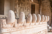 Der Tempel namens Der Thron oder El Trono in der Akropolis beherbergte das Grab von König Ukit Kan Le'k Tok', der von 770 bis etwa 797 n. Chr. in Ek Balam regierte. Die prähispanischen Ruinen der Maya-Stadt Ek Balam in Yucatan, Mexiko.