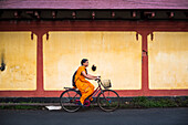Indian street scene outside a temple, Fort Kochi (Cochin), Kerala, India