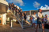 Verabschiedung des Kreuzfahrtschiffs Paul Gauguin. Frankreich, Französisch-Polynesien, Polynesien, Südpazifik.