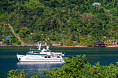 Privates Luxusboot in Moorea, Französisch-Polynesien, Gesellschaftsinseln, Südpazifik.