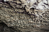 Erosionsmuster an der Decke einer der Mitlas-Höhlen in der UNESCO-Welterbestätte der prähistorischen Höhlen von Yagul und Mitla im Zentraltal von Oaxaca.