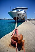 Luxuriöse Kreuzfahrtschiffe in Korfu, Griechenland