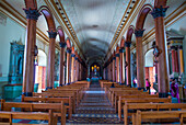 Das Innere der Kirche Santa Lucia in Suchitoto, El Salvador. Der Bau der Kirche dauerte 9 Jahre und wurde schließlich 1853 abgeschlossen.