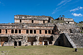 Die Ruinen der Maya-Stadt Sayil sind Teil des UNESCO-Welterbezentrums der prähispanischen Stadt Uxmal in Yucatan, Mexiko.