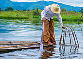 Birmanischer Fischer am Inle-See, Myanmar