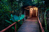 Schlafzimmer in der La Aldea de la Selva Lodge, Unterkunft in der Nähe der Iguazu-Fälle, Puerto Iguazu, Provinz Misiones, Argentinien