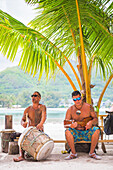 Musik auf den Cook-Inseln, gespielt während Kapitän Tamas Lagunenkreuzfahrten, Muri Lagoon, Rarotonga, Cook-Inseln