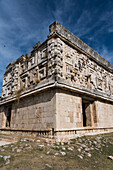 Der Palast der Gouverneure in den Ruinen der Maya-Stadt Uxmal in Yucatan, Mexiko. Die prähispanische Stadt Uxmal - ein UNESCO-Weltkulturerbe.