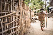 Tätowierte Frau in einem Dorf des Chin-Stammes, Chin State, Myanmar (Burma)