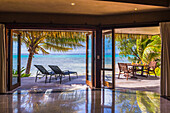 Luxuriöse Villa mit Meerblick auf den tropischen Pazifik und Palmen, Muri, Rarotonga, Cookinseln