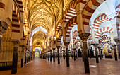 Innenraum der Moschee (Mezquita) und der Kathedrale von Cordoba, UNESCO-Weltkulturerbe, Cordoba, Andalusien, Spanien, Europa