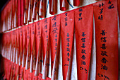 Der Thien-Hau-Tempel, der berühmteste taoistische Tempel in Cholon, rote Zettel mit Wünschen, Ho-Chi-Minh-Stadt, Vietnam, Indochina, Südostasien, Asien