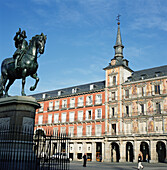 Statue And Building In Plaza Major