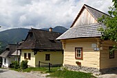 Ferienhäuser im Dorf Vlkolinec