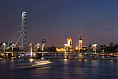 Blick auf Waterloo Bridge, Millenium Wheel und Houses of Parliament