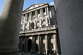 Die Bank von England mit Blick auf die Säulen der Royal Exchange