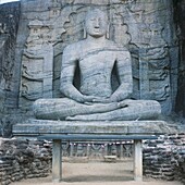 In Fels gehauene Budda-Statue